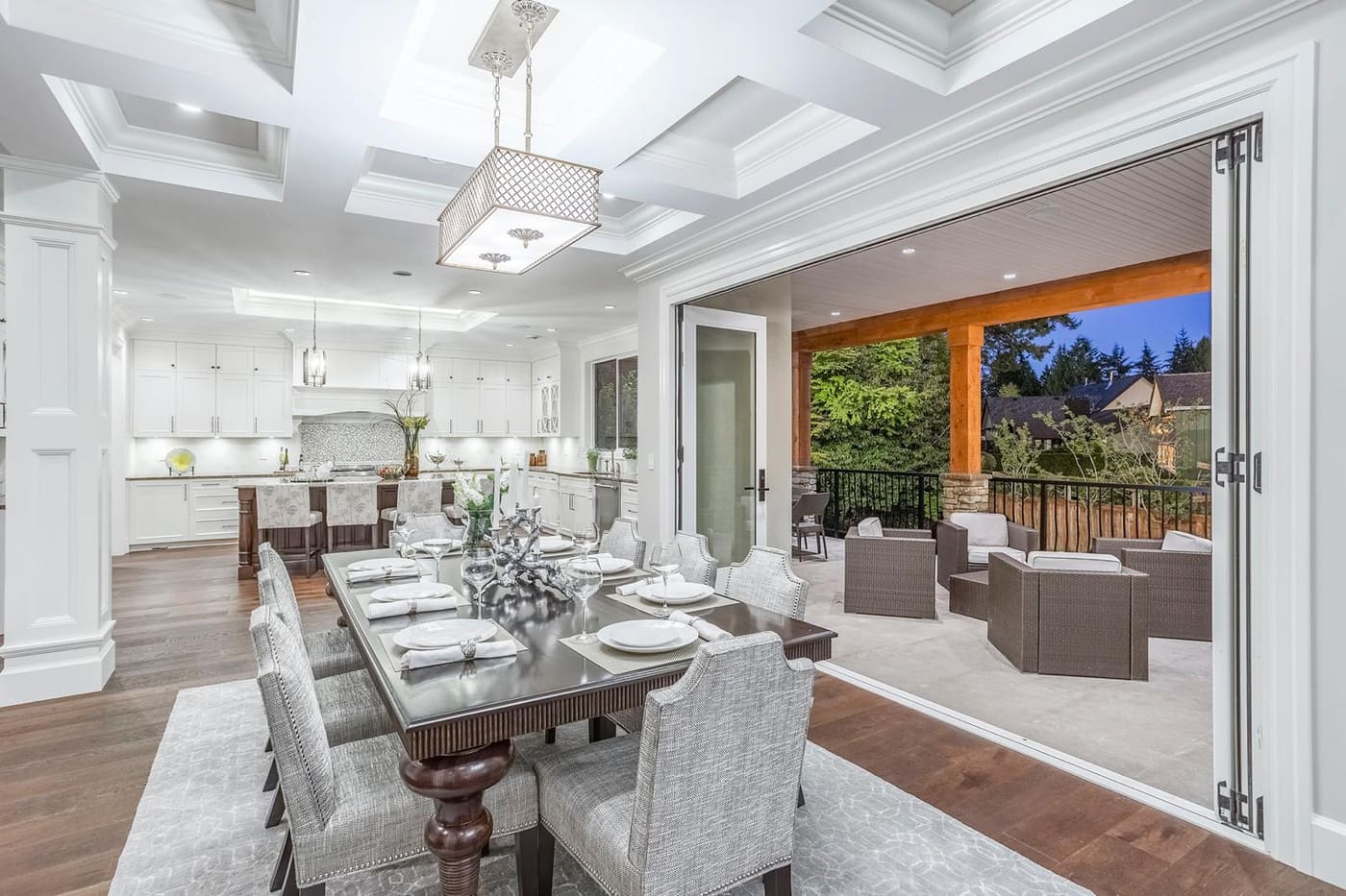 Kitchen opening onto a covered patio